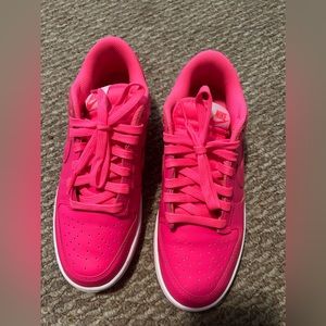 nike dunk low top hyper pink women’s size 8.5